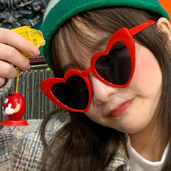 YJ002 Stylish Heart Shaped Sunglasses for Men and Women - Image 4